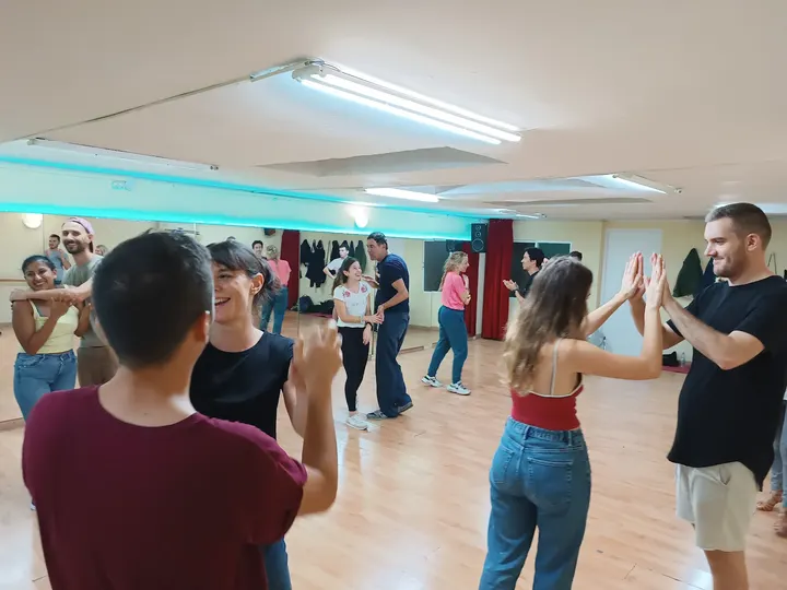 Academia Salsabana - Salsa y Bachata — baile-studio en Sants-Montjuïc, Barcelona — 2