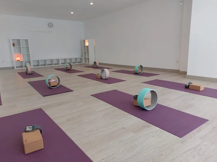 Akasha. Espacio de Yoga, Pilates y Crecimiento Personal. — Yoga en Kanpanzar, Portugalete