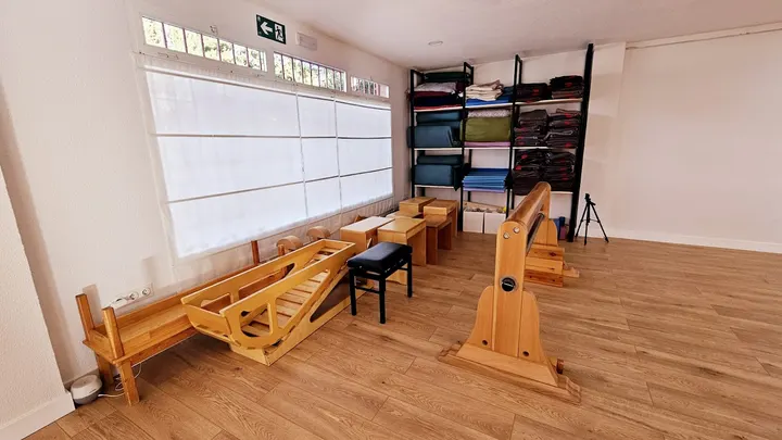 Profesor De Yoga Y Técnicas De Meditación. — yoga-studio en Los Molinos — 3
