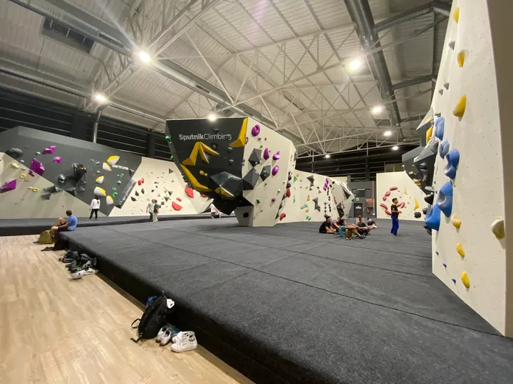 Sputnik Climbing Las Rozas — boulder-studio en La Puentecilla y Los Majuelos, Las Rozas de Madrid — 2
