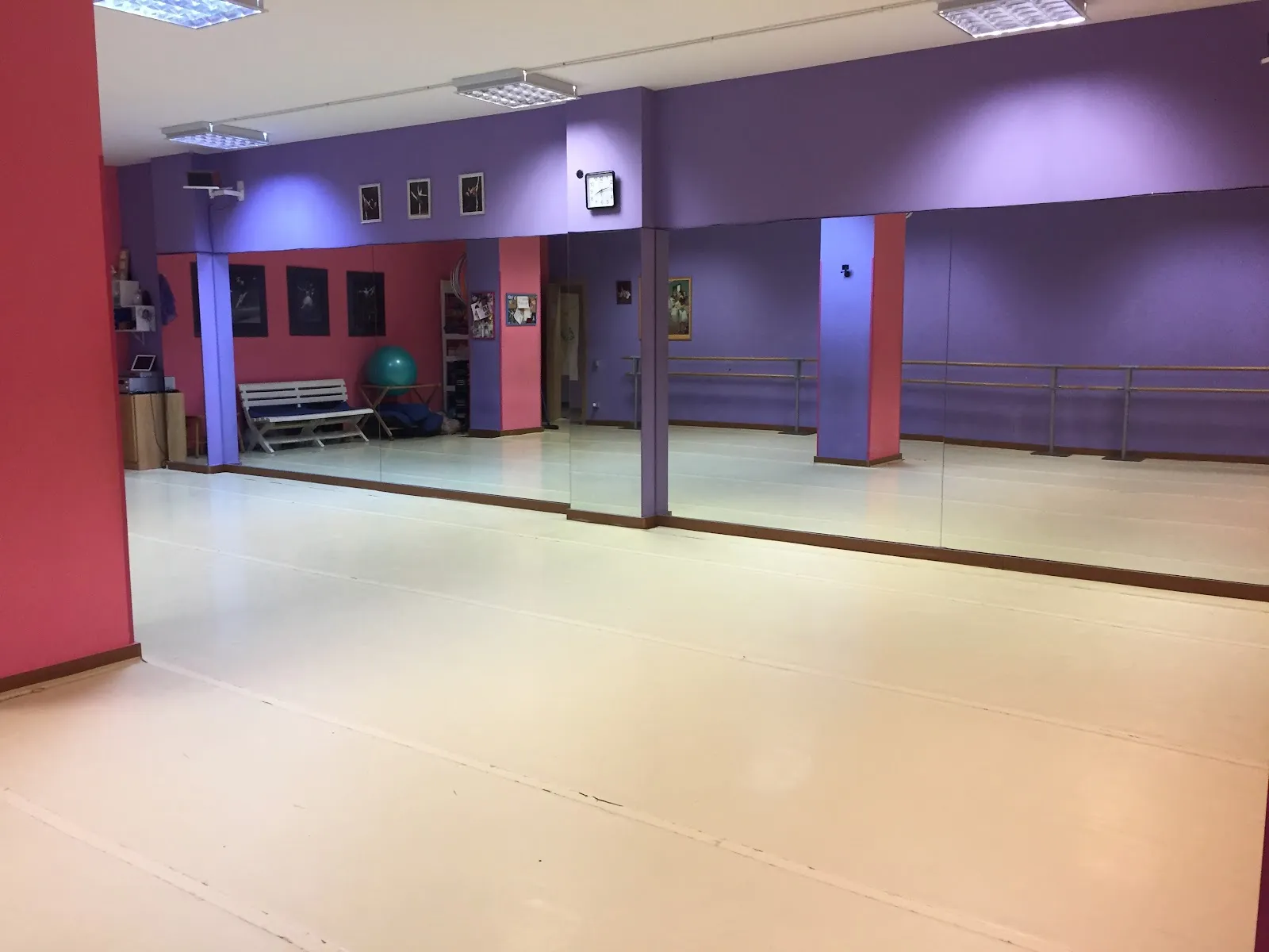 Escola De Dansa Estudi Giselle — baile-studio en Cambrils Badia, Cambrils — 3