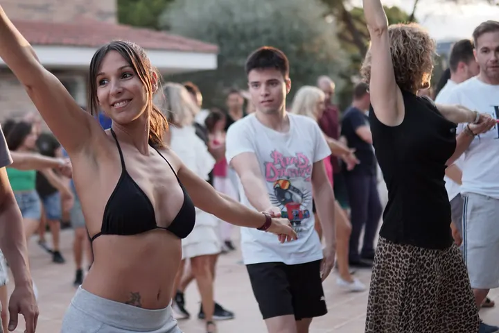 Hakuna Bachata - Clases De Bachata En Majadahonda — Dance en Urbanizaciones Noroeste, Majadahonda