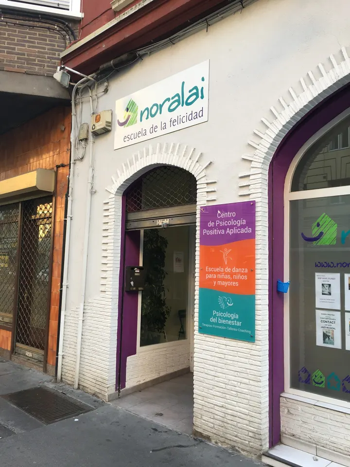 Noralai Escuela De La Felicidad — Baile en Anglo-Vasco, Vitoria-Gasteiz