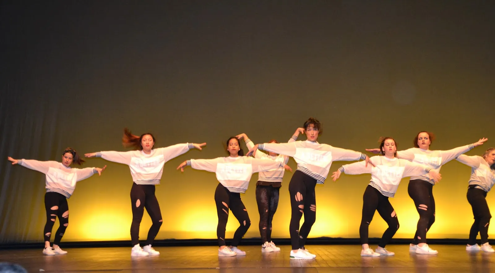 ACADEMIA DE BAILE VICTORIA GIL DANZA & ESCENA — baile-studio en Lugo — 4