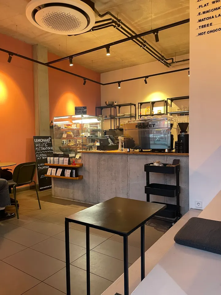 Mystik Run Club- 42 Inspiring Coffee — cycling-studio in Berlin — 3