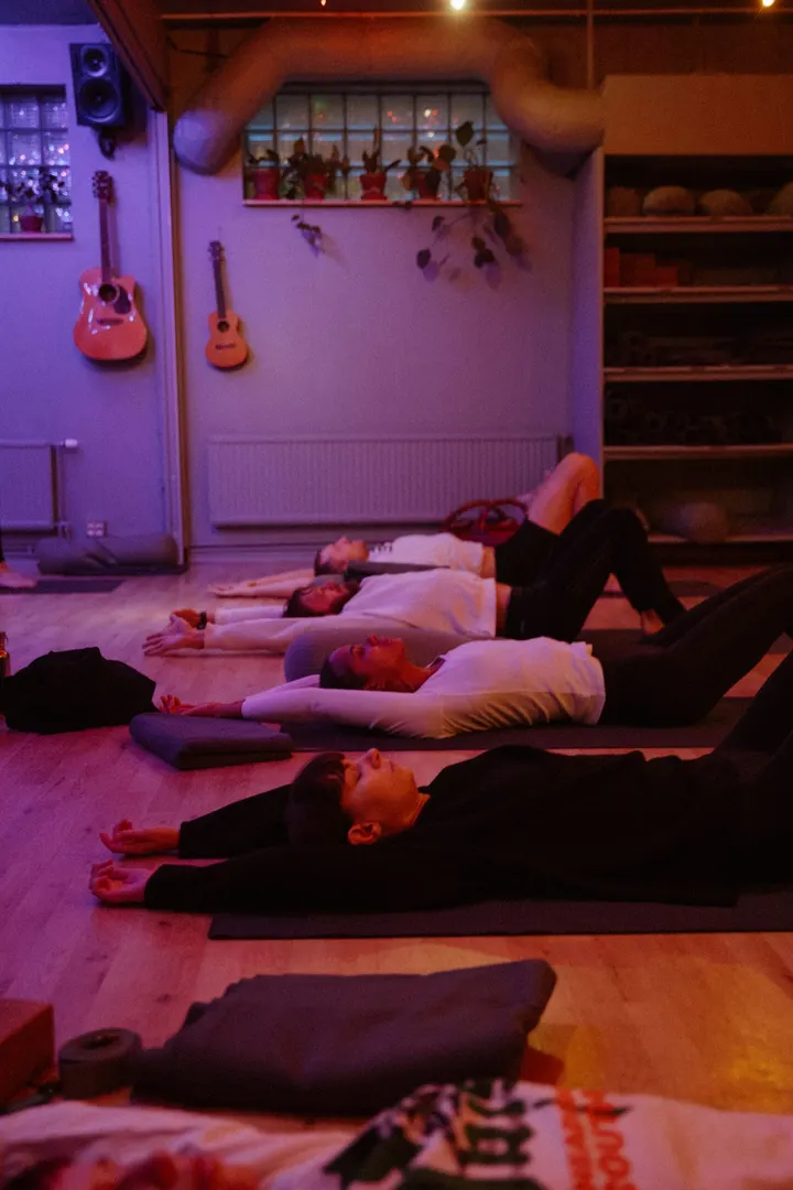 Feather & Flow Studio – Yogalates & Personal Training — yoga-studio i Södermalm, Stockholm