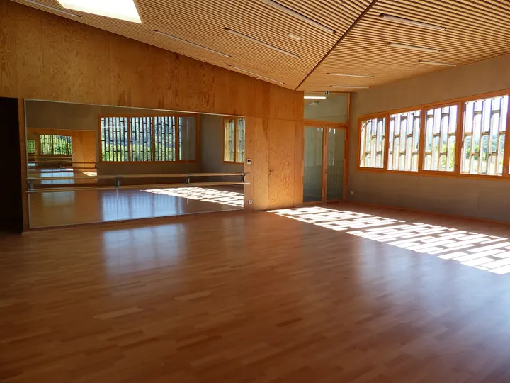 Classique Attitude/ Aix Opéra Ballet — danse-studio à Domaine de Chanteperdrix, Le Tholonet — 3