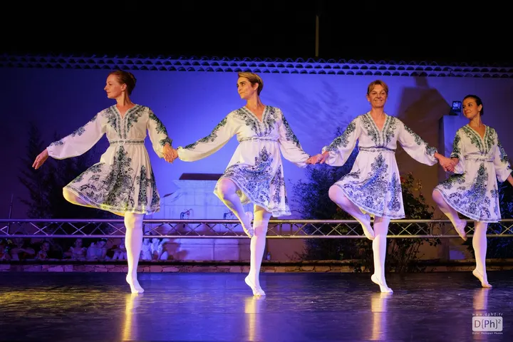 Classique Attitude/ Aix Opéra Ballet — danse-studio au Tholonet — 4