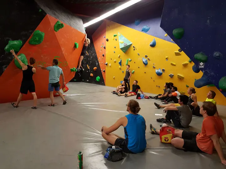 Impact Boulderhal — Klimmen in Almere Stad, Almere