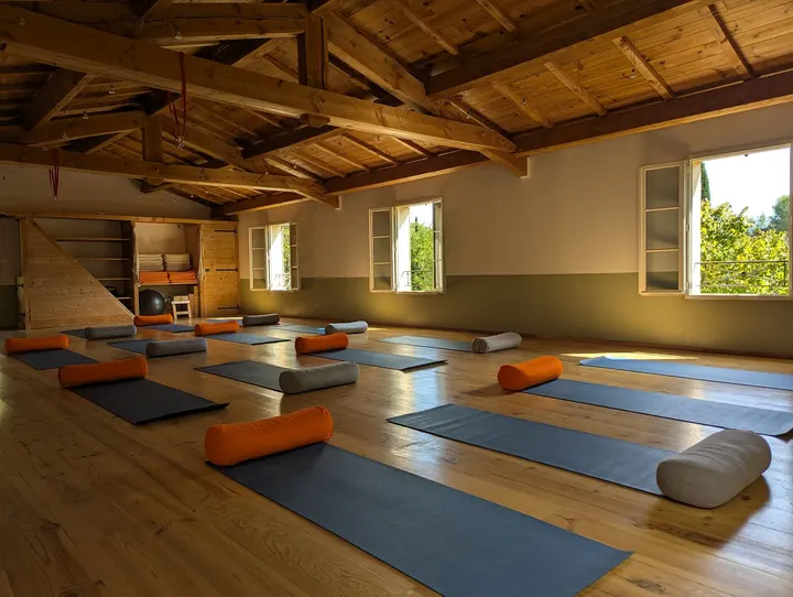 Studio Yoga Nîmes — Yoga à Russan-Terres de Rouvière, Nîmes