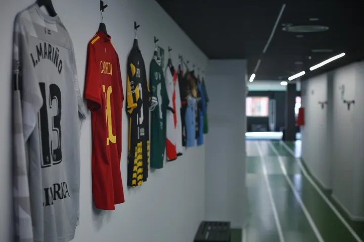 GIMNASIO EVOLUTION — Estudio de fitness en As Travesas, Vigo