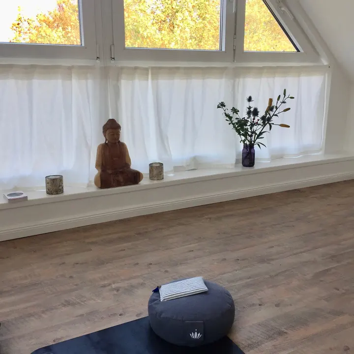 Yoga, Yogatherapie, Hormon-Coaching für Frauen — yoga-studio in Stellingen, Hamburg — 3