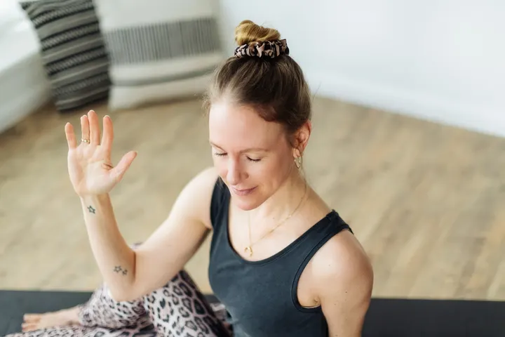 Yoga, Yogatherapie, Hormon-Coaching für Frauen — yoga-studio in Hamburg — 3