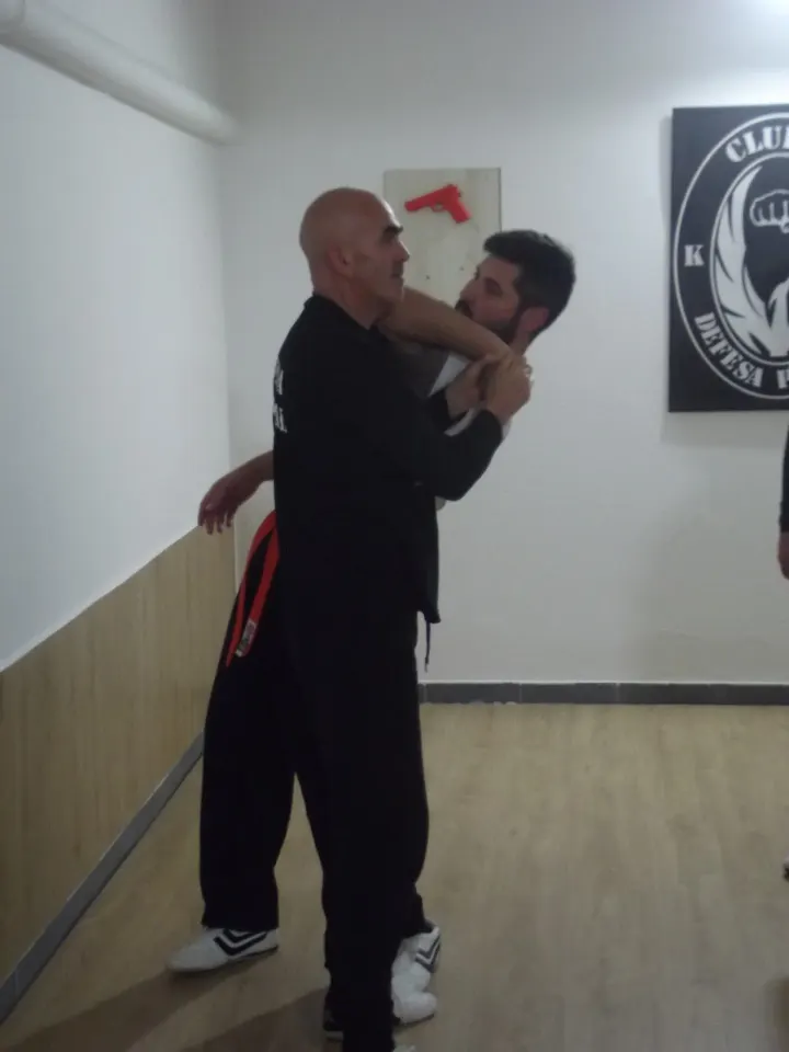 ESCOLA KRAV MAGA — Artes marciais em São Salvador, Santarém
