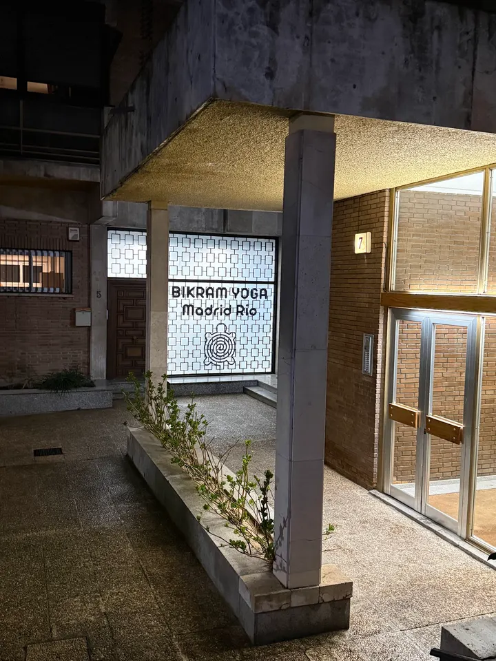 Bikram Yoga Madrid Río — Hot Yoga en Latina, Madrid