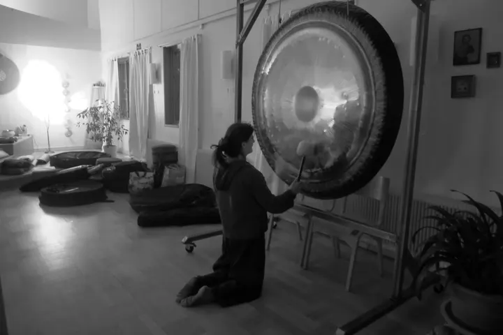 Sadhana Yoga & Meditationsskola, Gongiversum — yoga-studio i Motala — 3