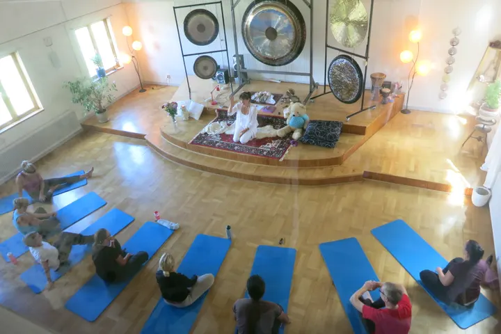 Sadhana Yoga & Meditationsskola, Gongiversum — yoga-studio i Motala — 4