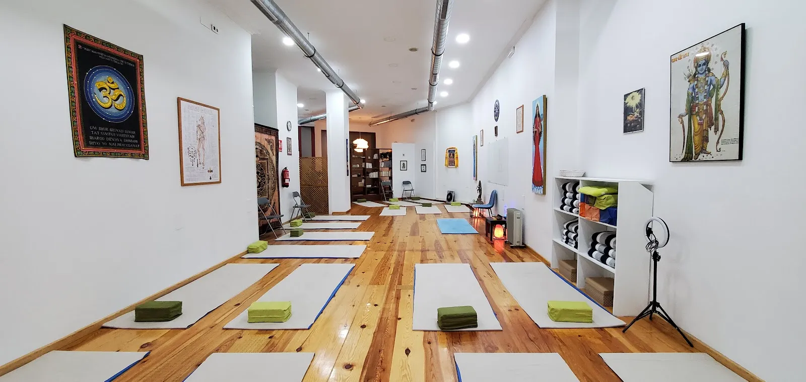 KAILAS - Escuela de Yoga y Meditación — yoga-studio en As Travesas, Vigo — 3