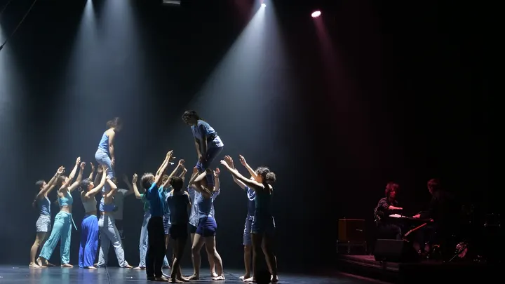 Passe-Muraille Des du Cirque — Danse à Saragosse, Besançon