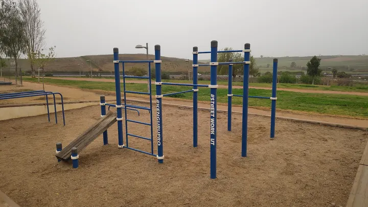 Parque Calistenia #Street Workout #Kengurupro — estudio de fitness-studio en Urbanización Las Lomas del Rey, La Carlota — 3