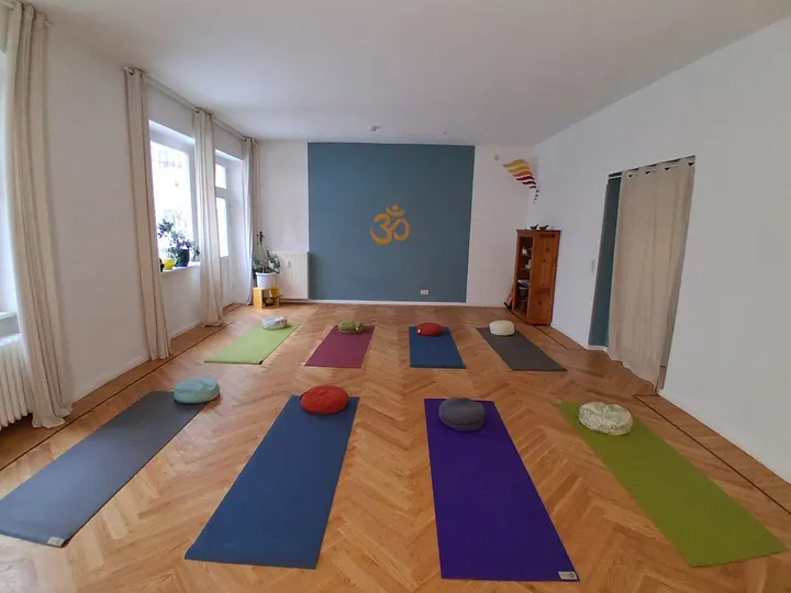 YOGARAUM STEGLITZ Yoga und Singen — yoga-studio in Lankwitz, Berlin — 2