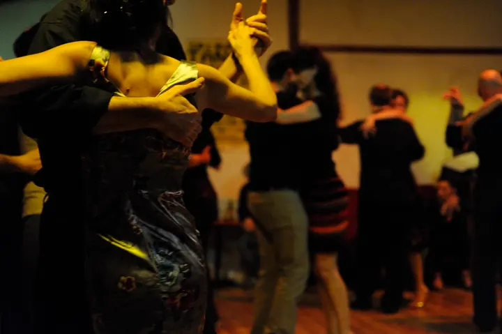 La cerise sur le tango — danse-studio à Grézan, Nîmes — 2