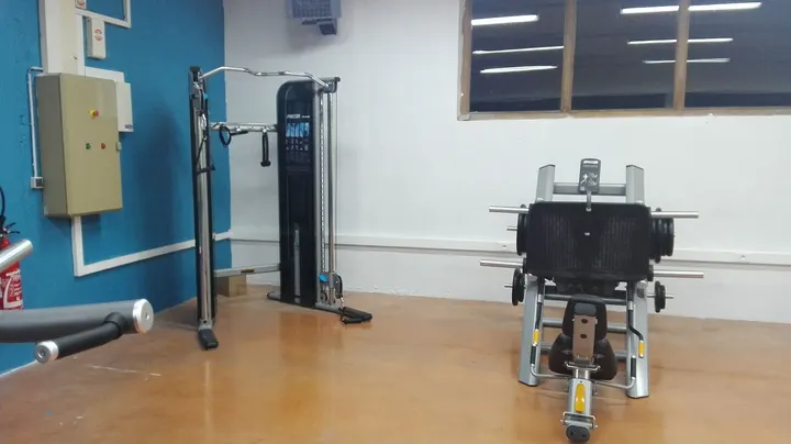 Sky Fitness — salle de fitness-studio à Chalamont — 3
