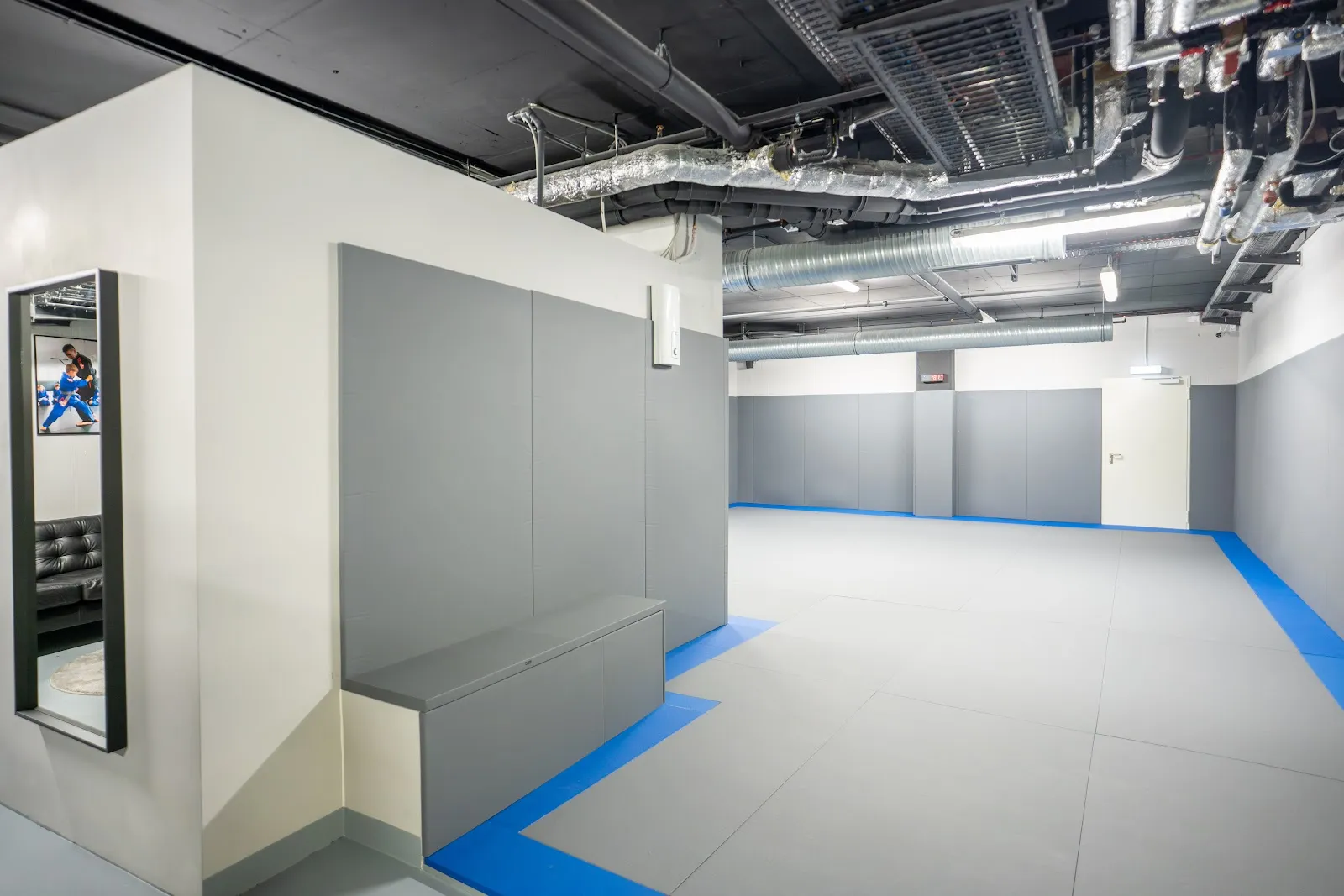 Hutton Academy Mona — mma-studio in München — 5