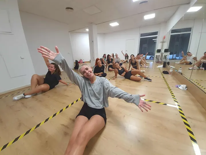 Feelfree Escola De Balls Urbans — Baile en Torredembarra