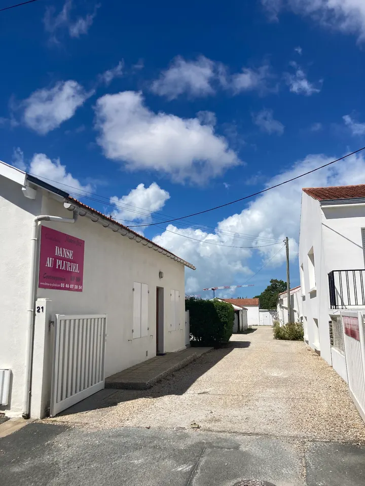 Instant Om Yoga — Yoga à Lafond, La Rochelle