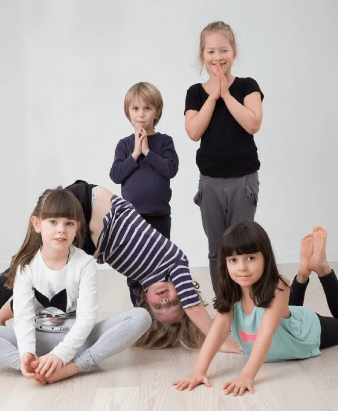 Blå Himmel Yoga - Børneyogauddannelse, Aerial Yoga — yoga-studio i Søborg, Søborg — bild 3
