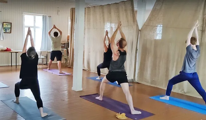 Helsingin Astangajoogakoulu — Hot Yoga – Kamppi, Helsinki