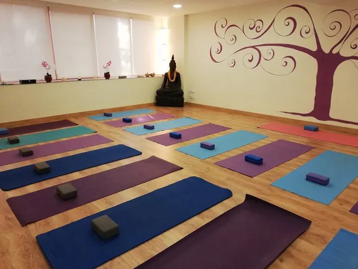 Esencial · YOGA Rambla Alicante — Yoga en Casco Antiguo - Santa Cruz - Ayuntamiento, Alicante