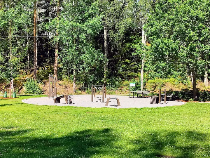 Mellunmäen kuntorata / Ulkokuntoilupaikka — calisthenics-studio – Helsinki — 5