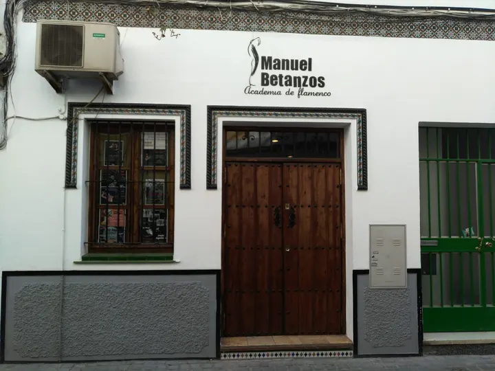 Estudios Manuel Betanzos — Baile en Triana Casco Antiguo, Sevilla