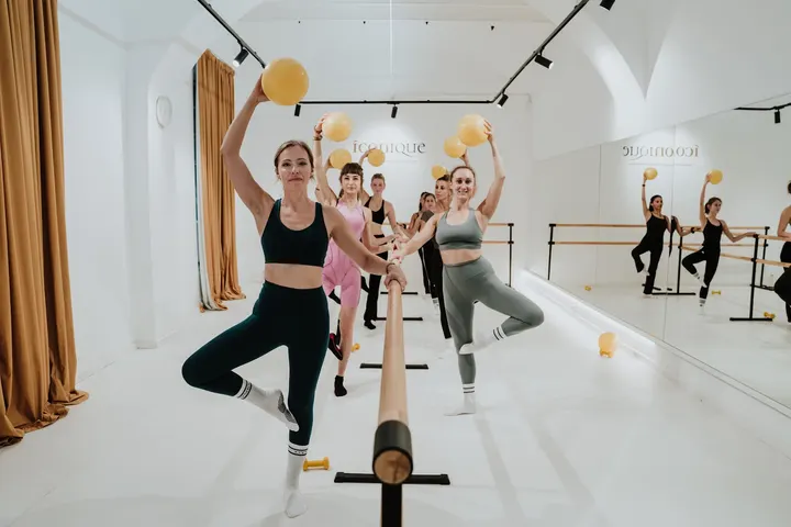 ICONIQUE Milano — Danza a Ticinese, Milano