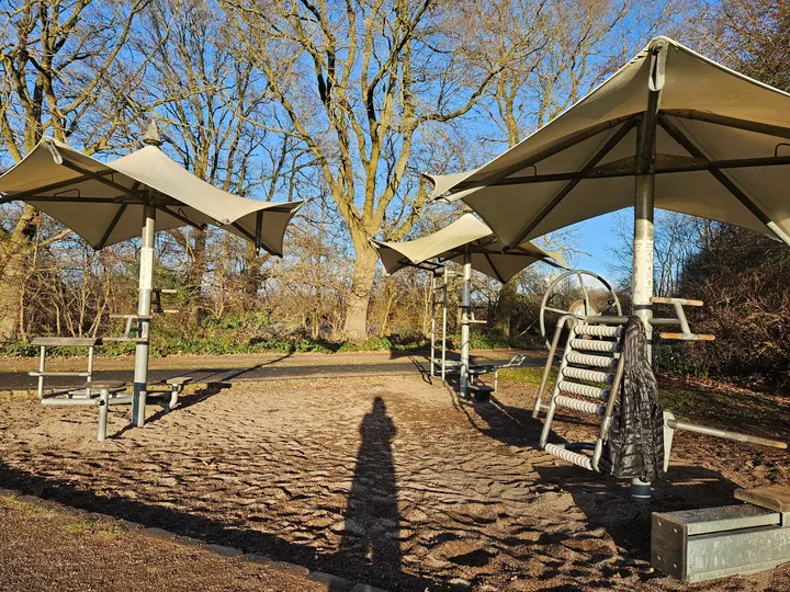 Piratlegepladsens Udendørs Fitness — træningsstudio i Brønshøj, København — 3