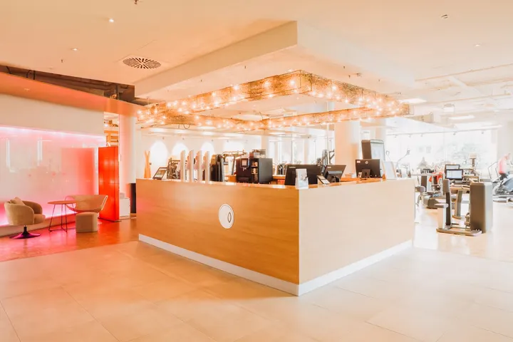 Rückgrat Woman — Fitnessstudio in Altstadt-Mitte, Freiburg im Breisgau