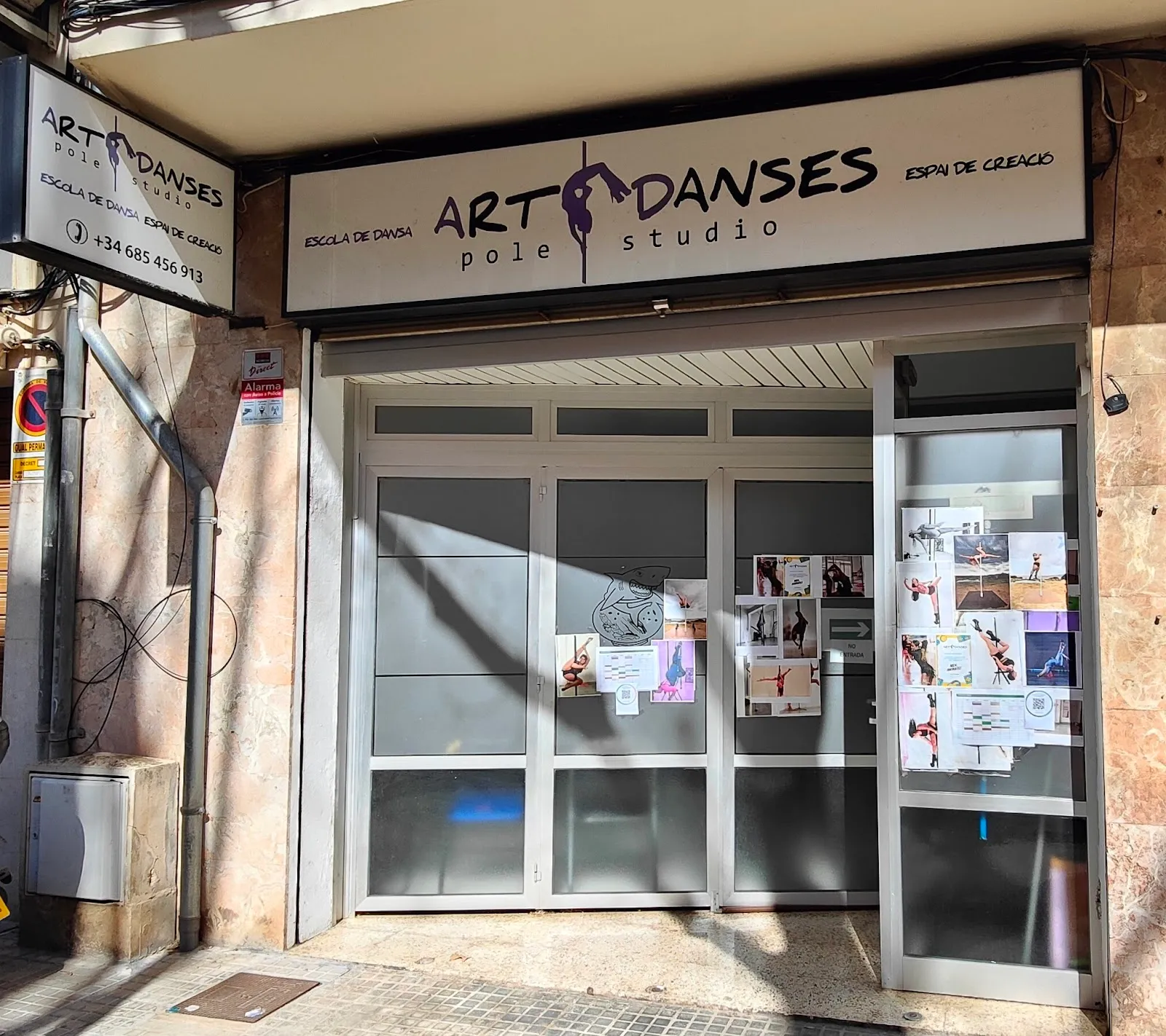 Art & Danses Pole dance Studio — baile-studio en Coll den Rabassa — 2