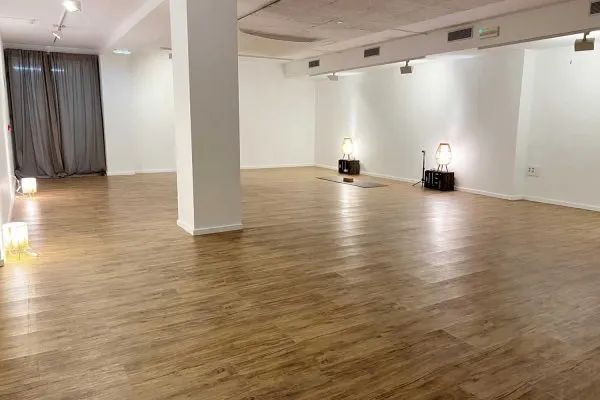 Une Yoga Studio — Yoga en El Centro, Gijón