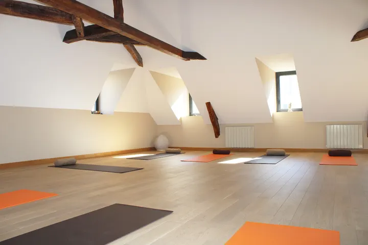 Yoga Lucie Fouquere — Yoga à Gare Nord, Le Mans