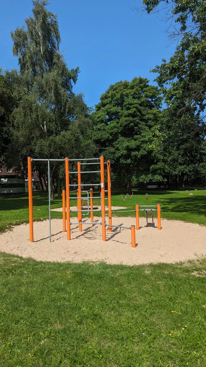 Calisthenics Park Kompan Outdoor Fitness Park — fitnessstudio in Buntekuh, Lübeck — 2