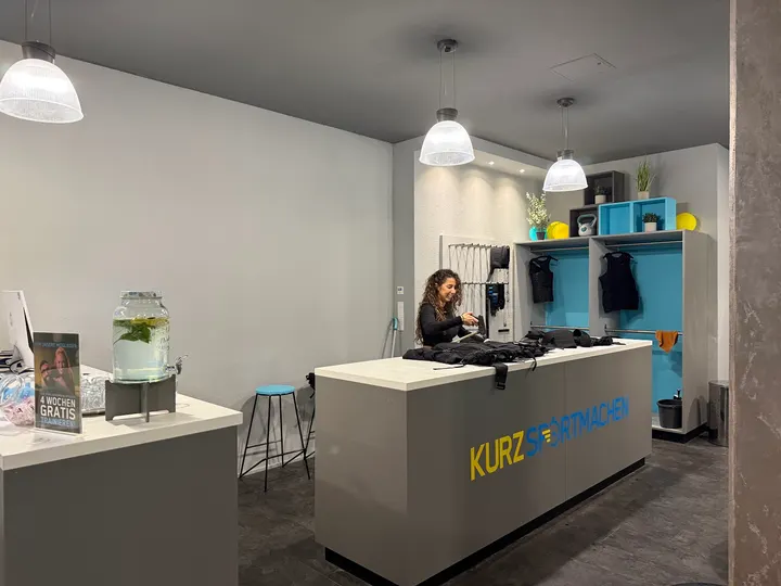 KURZSPORTMACHEN - Dein Personal EMS Training — PT-Studio in Altstadt-Nord, Köln