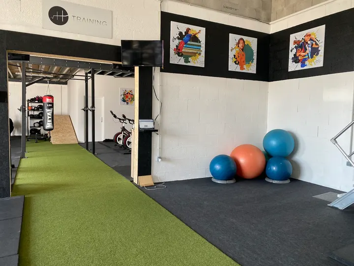 H-Training — salle de fitness-studio à L'Abbaye, Dompierre-sur-Mer — 3