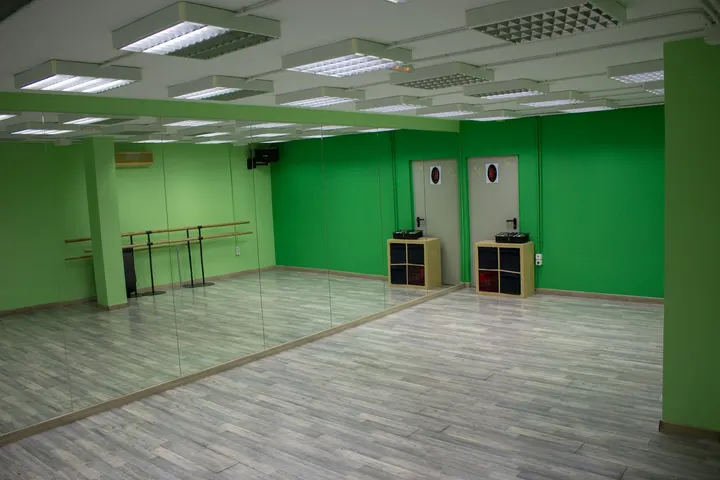 Empezar De Cien — baile-studio en Puente de Vallecas, Madrid — 2