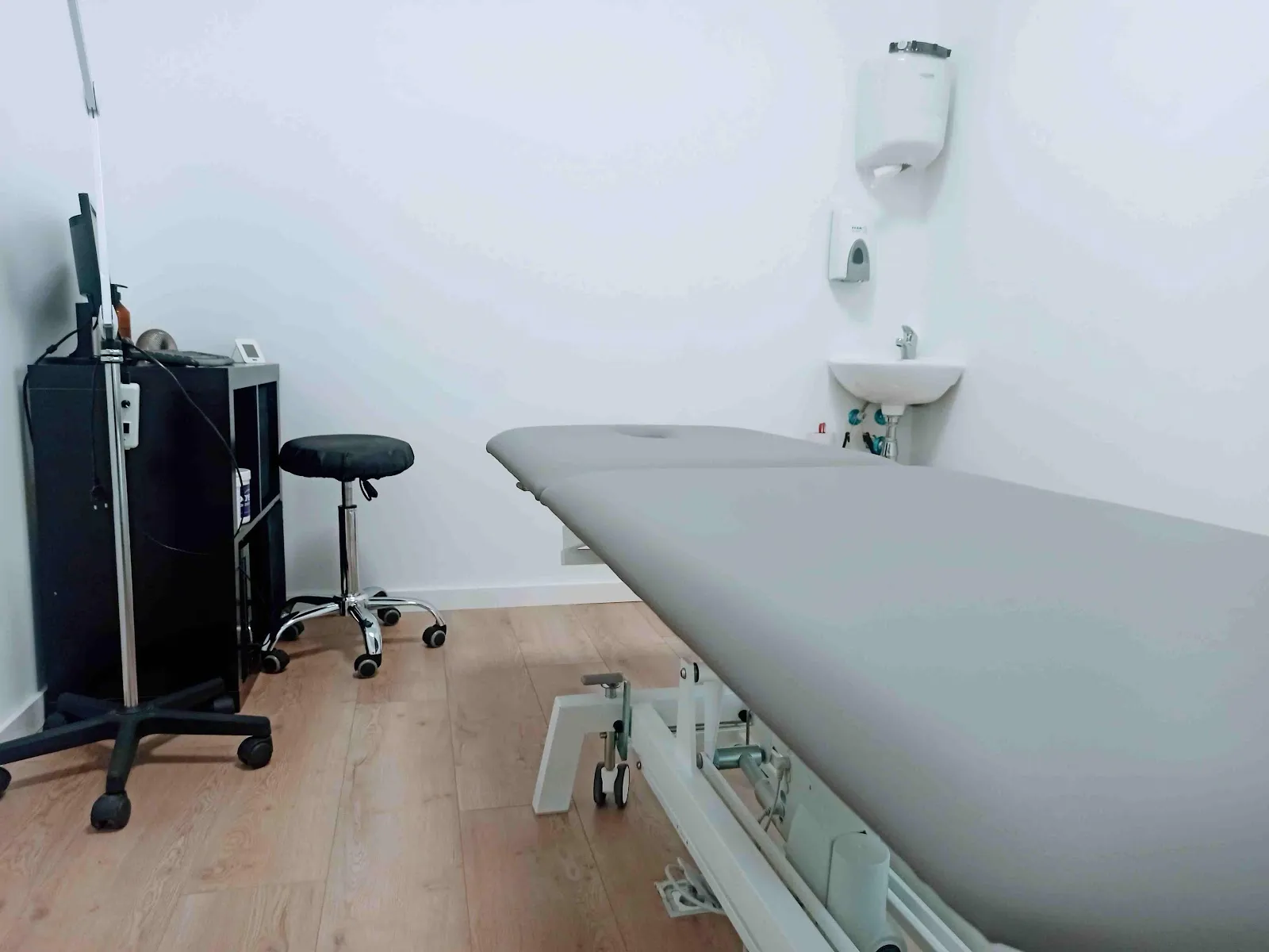 FISIODOMAN Fisioterapia, Osteopatía y Pilates Máquinas — pilates-studio en Móstoles — 3