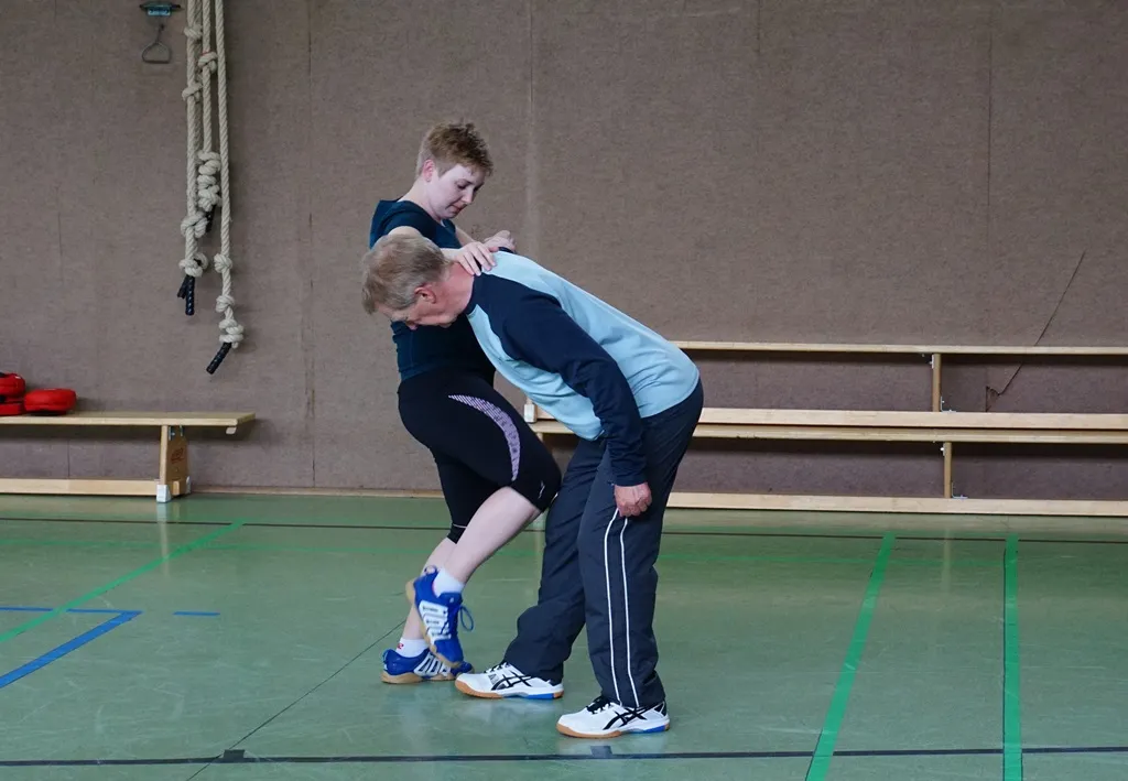 Schuetz-Dich-Richtig! Selbstverteidigung, Deeskalation, Selbstbehauptung, Zivilcourage — kampfsport-studio in Bonn-Beuel, Bonn — 2
