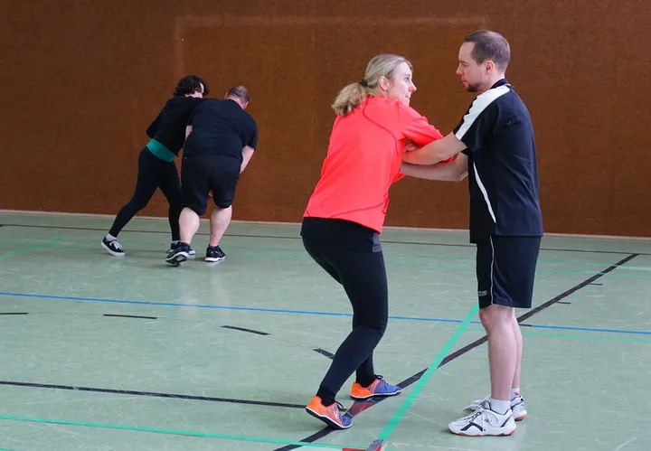 Schuetz-Dich-Richtig! Selbstverteidigung, Deeskalation, Selbstbehauptung, Zivilcourage — kampfsport-studio in Bonn — 6