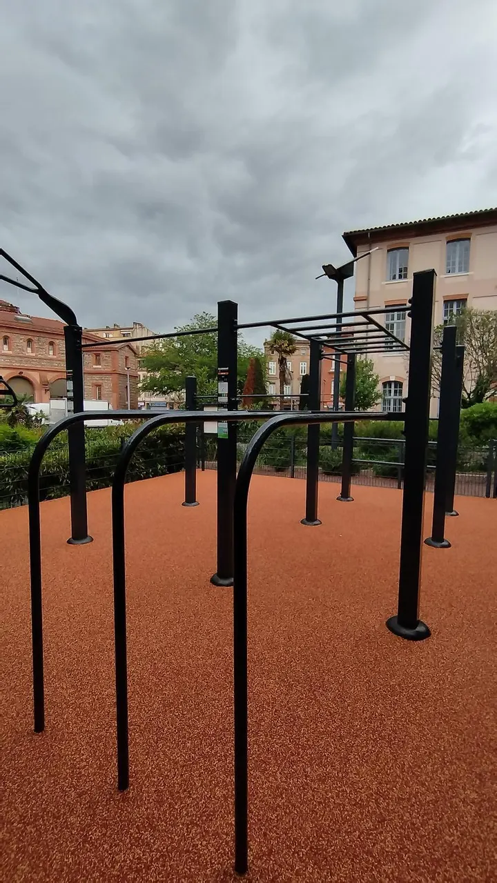 Parc de street workout — salle de fitness-studio à Toulouse — 3