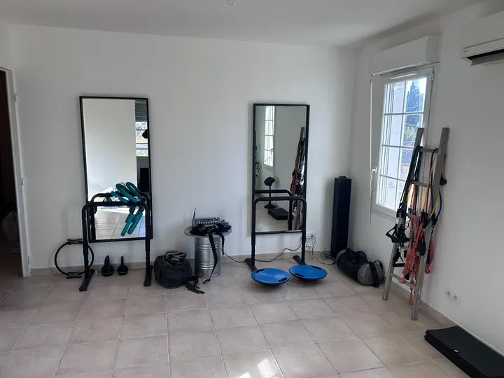 EMS révolution bouc bel air — Salle de fitness à Bouc-Bel-Air